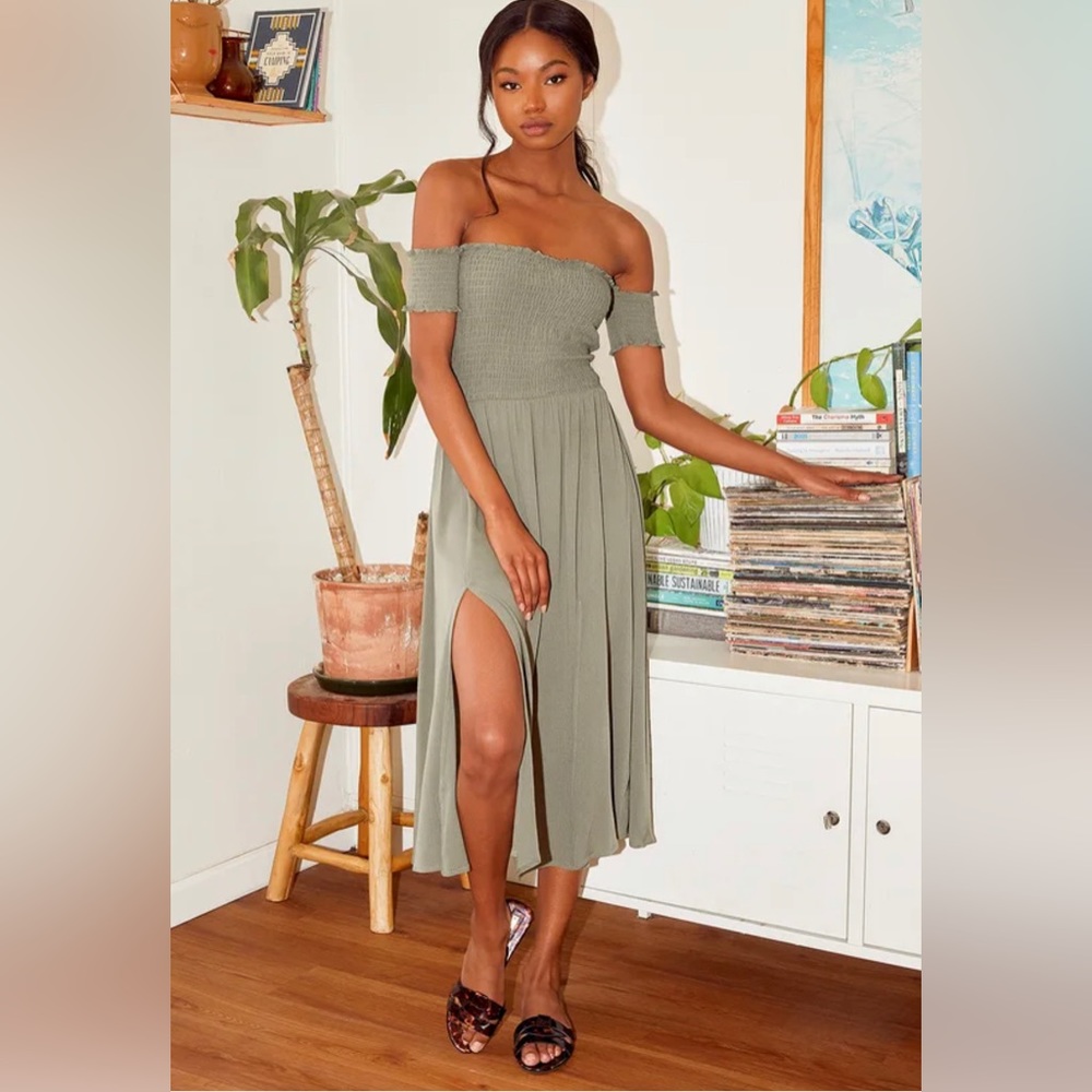 Lulu’s View From The Meadow Off-The-Shoulder Dress in Olive Green Size L